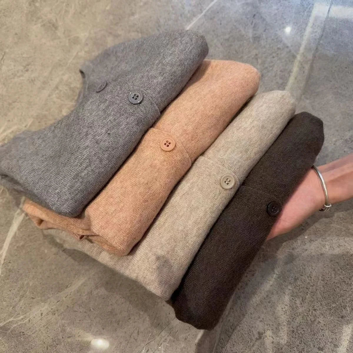 2026 New Fashion Women's Fleece Knit Loose Short Cashmere Sweater Round Neck Warm Korean Sle Casual Female Sweater Top Cloting